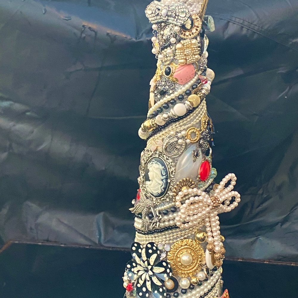 Beautiful handmade vintage jewelry tree.